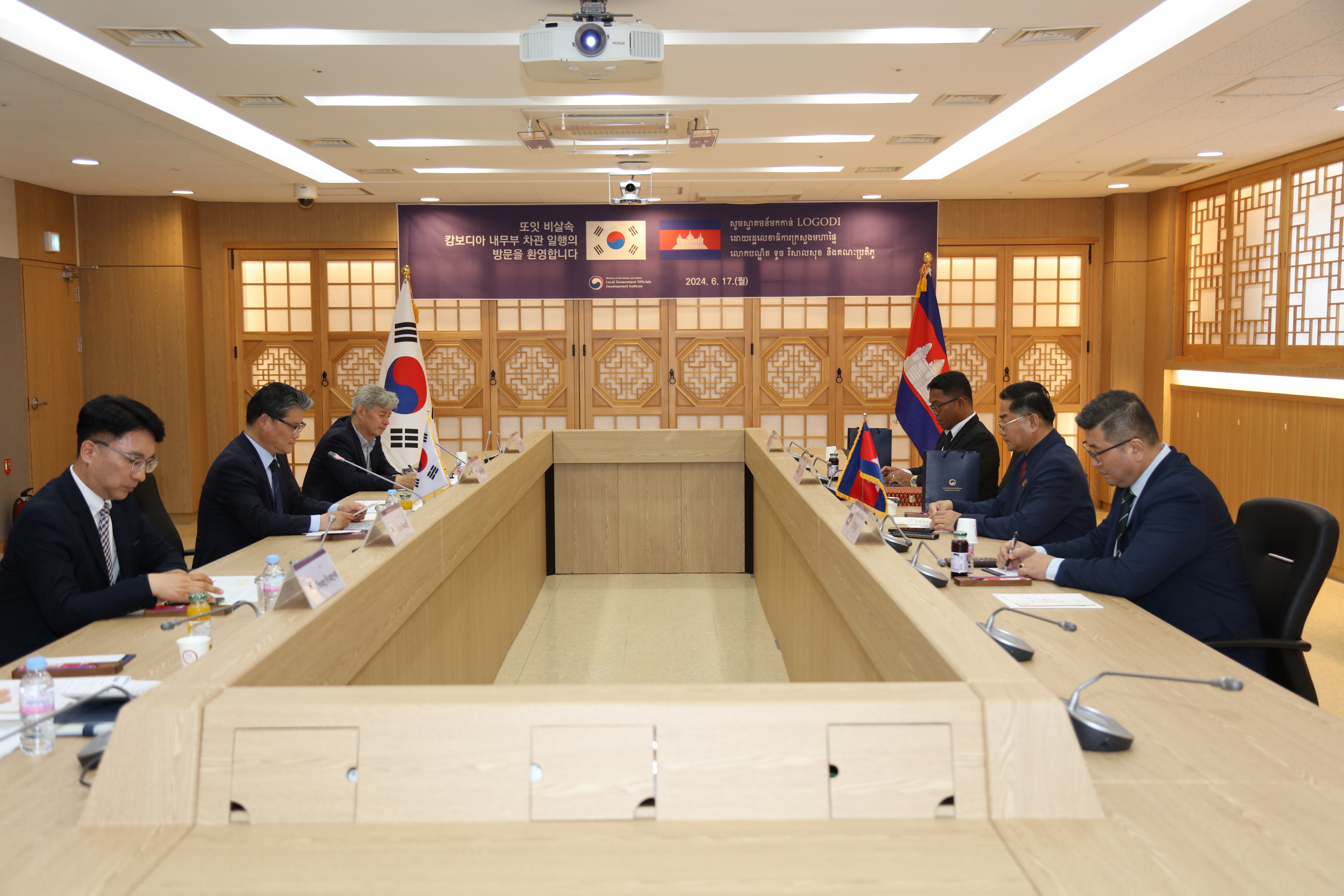 Cambodian Secretary of State from the Ministry of Interior visits to LOGODI