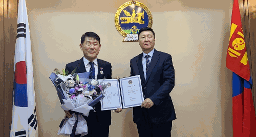 Mongolian Government Awards the Medal of Friendship to the President of LOGODI 